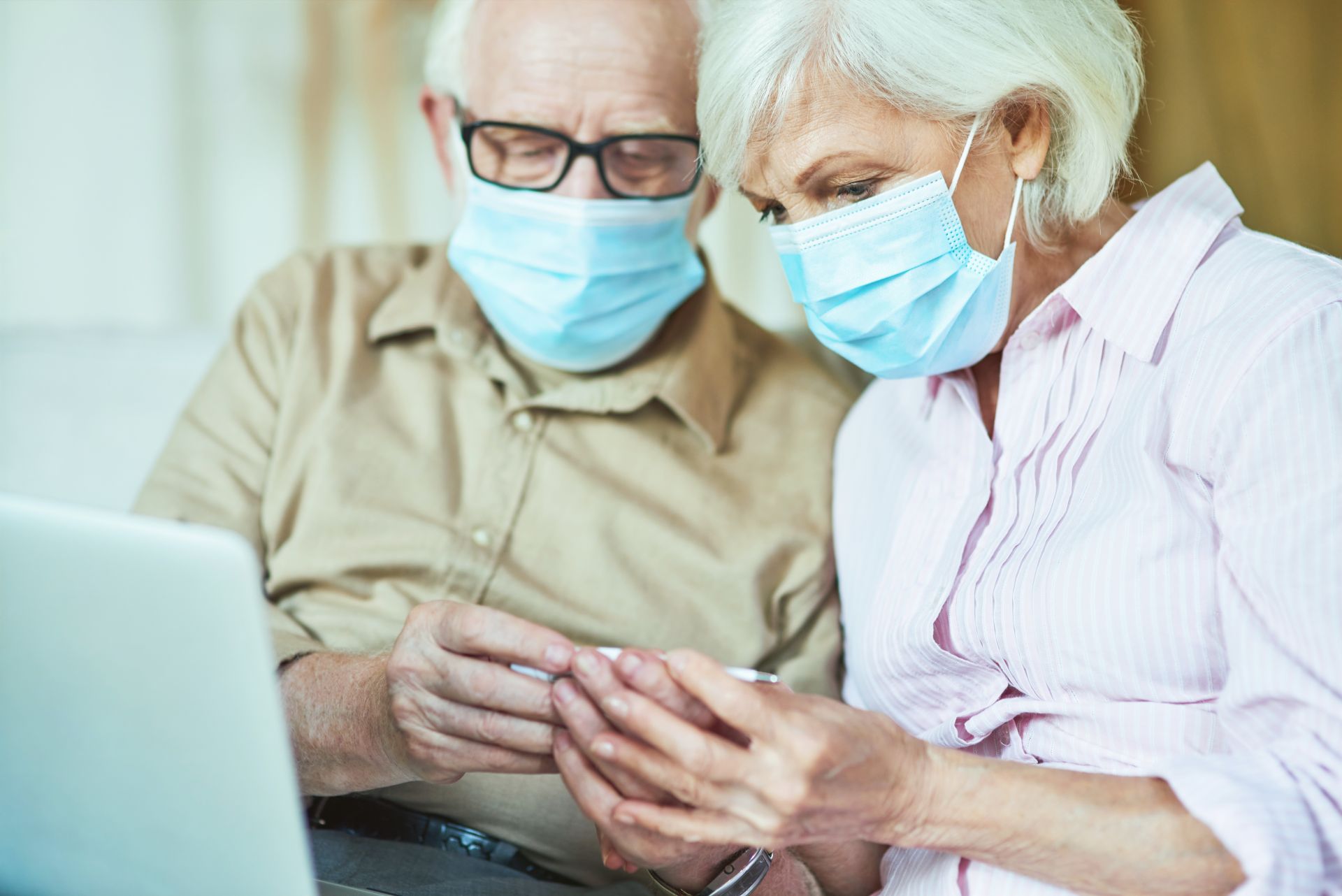 elderly man and woman having an online consultatio XEBRBUS 1